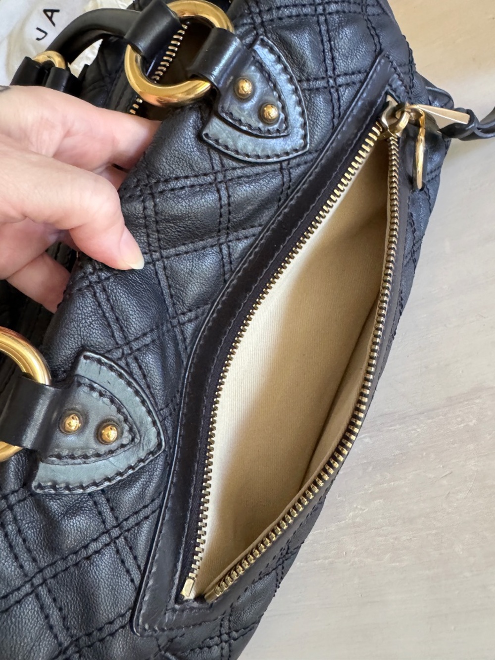 Marc Jacobs VINTAGE Resort 2005 Quilted Leather Stam Barrel Bag Purse Black Gold - Picture 6 of 16
